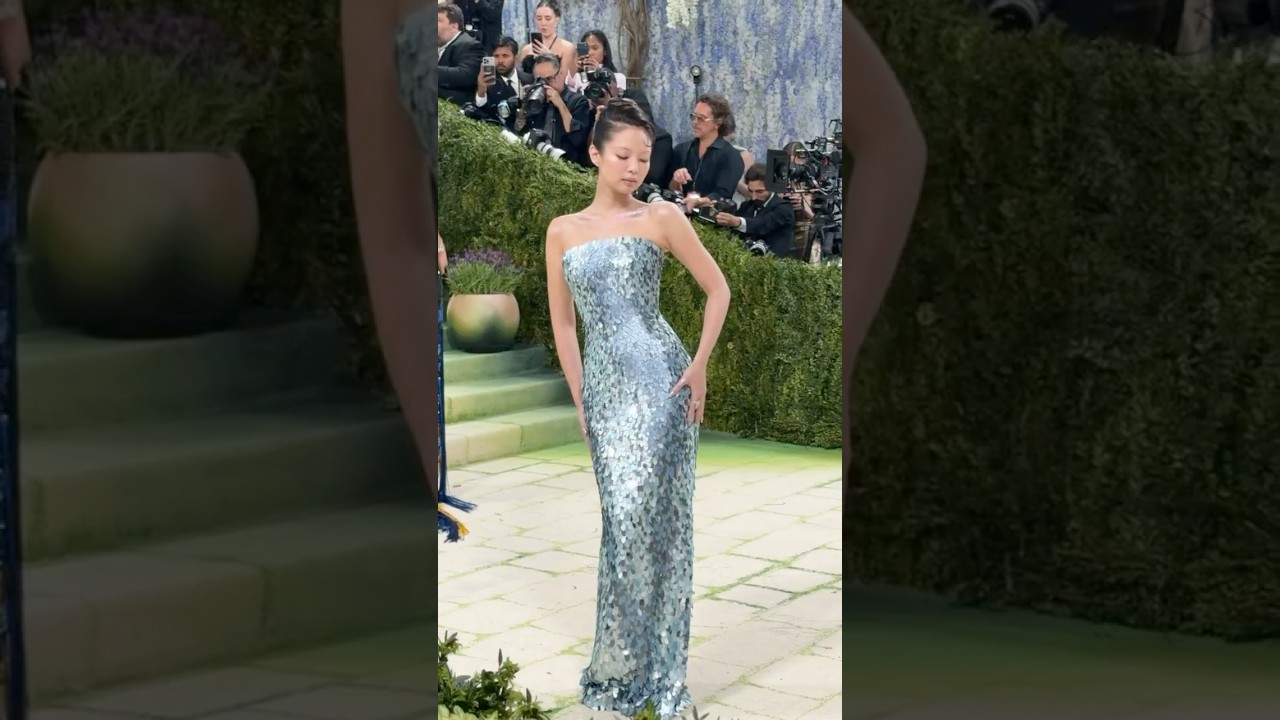 JENNIE Arrives to the 2026 Met Gala
